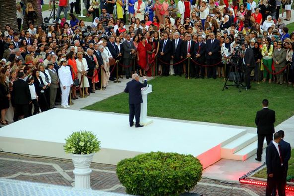 Béji Caid Essebsi: Il est inacceptable d'imposer le voile aux fillettes