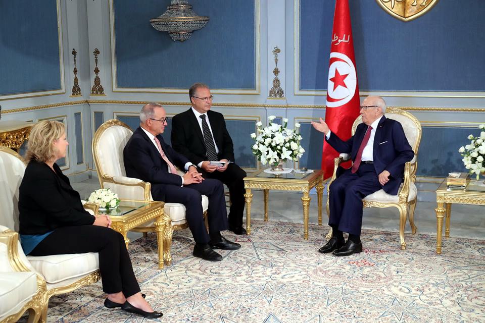 Le président Caïd Essebsi reçoit le vice-président de la Fondation Carnegie