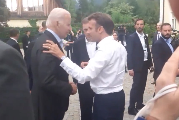 Quand Macron court après Biden pour lui parler du pétrole
