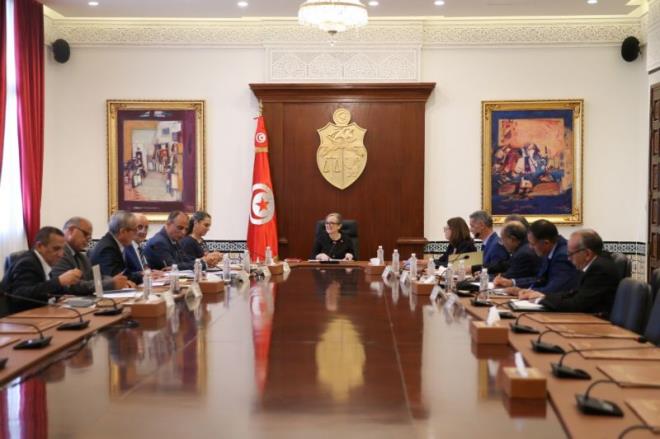 Najla Bouden préside une séance de travail sur l’environnement et le développement durable