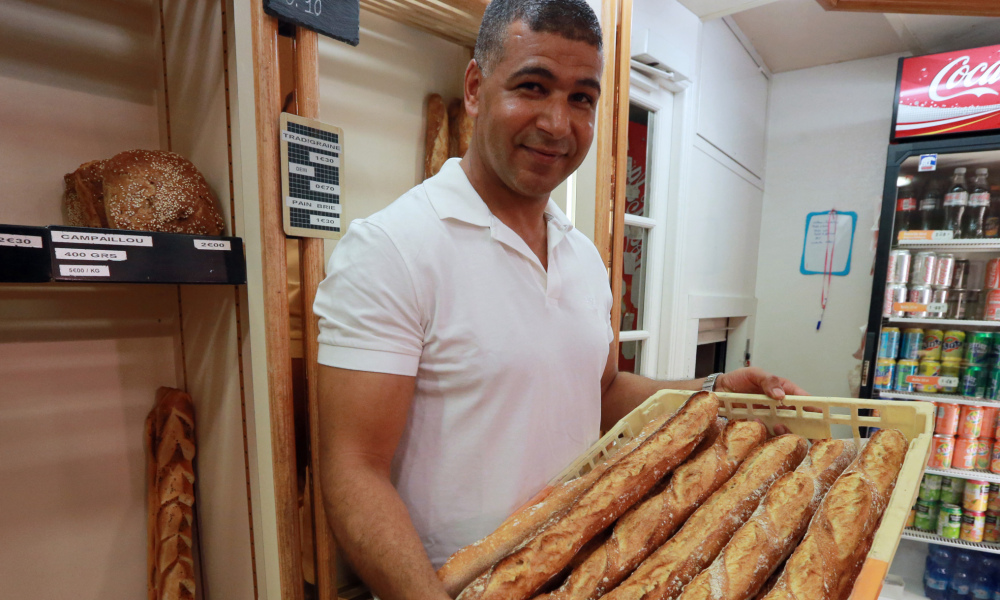 Le boulanger de l’Elysée d’origine tunisienne « star » de la suite de Macron en Tunisie