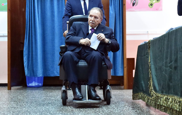 Algérie : Le FLN appelle Abdelaziz Bouteflika à briguer un 5ème mandat.