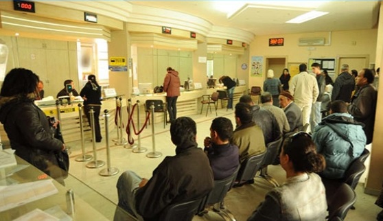 Inscription en ligne : les bureaux de poste assaillis et les parents désorientés