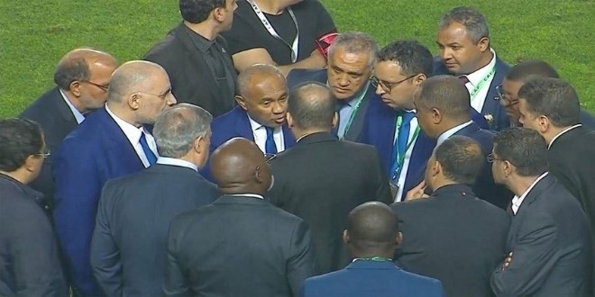 Chahed a-t-il demandé à « double Ahmed » de remettre la coupe à l’EST « sous peine de provoquer un soulèvement incontrôlable » ?