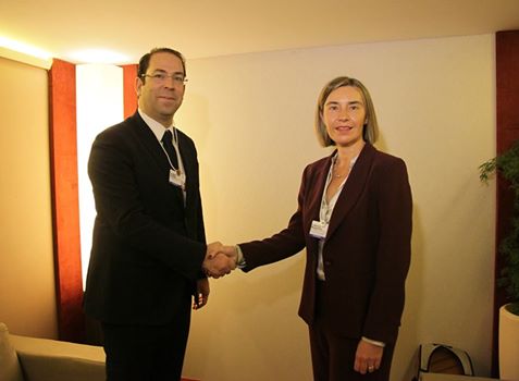Les relations bilatérales et la situation en Libye au centre d’un entretien Chahed-Mogherini à Davos