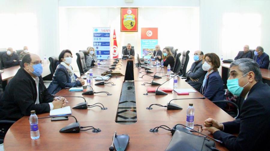Photo du jour : Chokri Hammouda bien présent à la réunion périodique du Comité scientifique du Covid-19