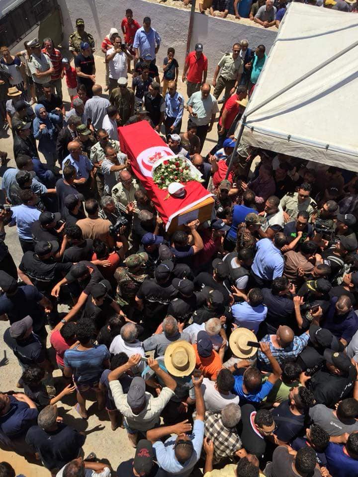 Le corps du martyr Houssem Ben Khelifa inhumé au cimetière de Kélibia