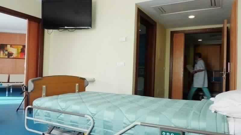 Le ministre libyen de la Santé promet le paiement des dettes dues aux cliniques tunisiennes