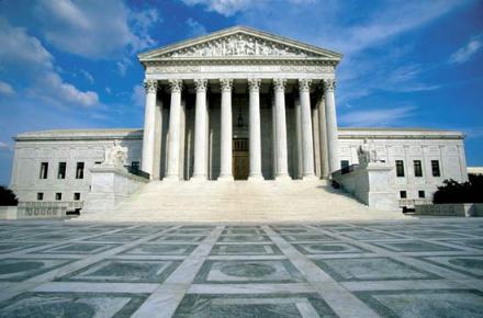Etats Unis : la Cour suprême remet en vigueur le décret anti-immigration de Trump
