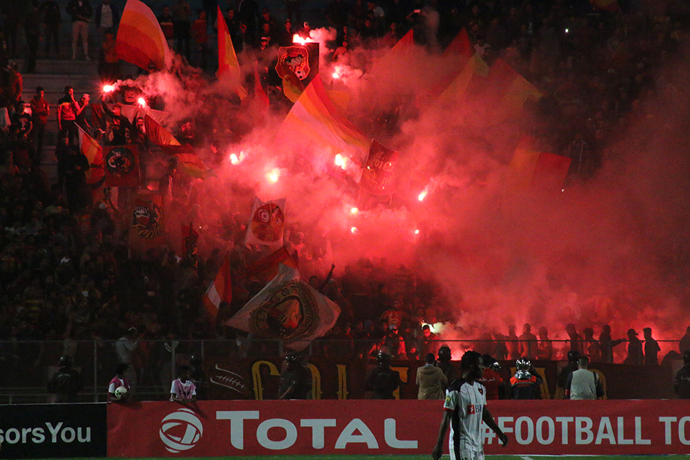 EST-Primeiro : Les supporters ont caché les fumigènes dans des paquets de Choco Tom