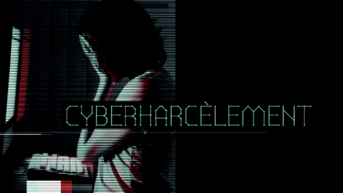 Harcelée en ligne à cause de son poids, une adolescente se suicide devant ses parents 