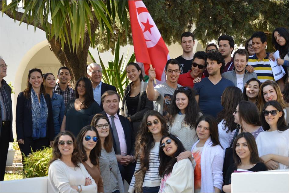 Dauphine délivre le même diplôme aux étudiants de Paris et de Tunis