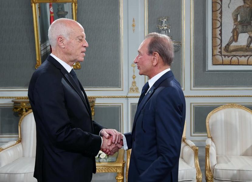 Le président Kais Saied reçoit Bertrand Delanoë ancien maire de Paris