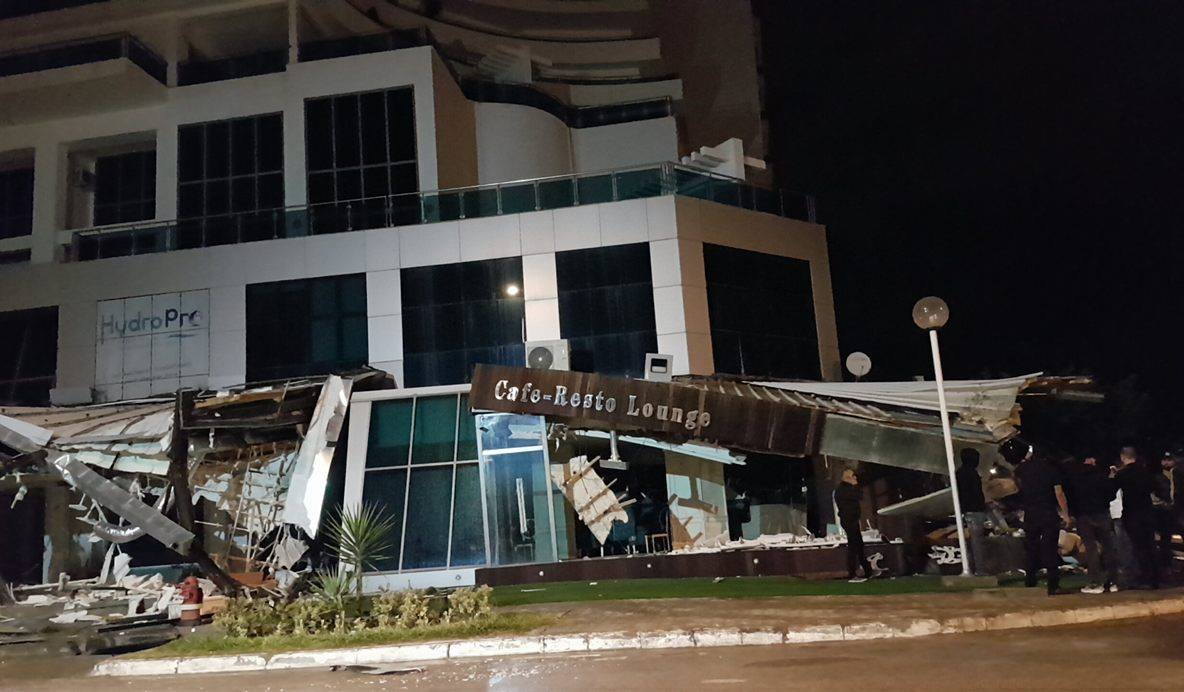 Démolitions d'une dizaine de cafés au Lac