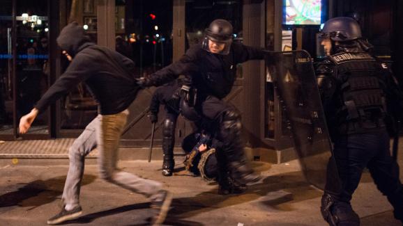 France : Dispersion des sittineurs par la force en pleine nuit à Paris