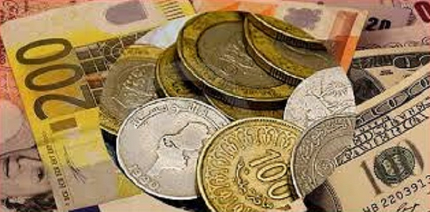 Le dollar dépasse la barre de deux dinars