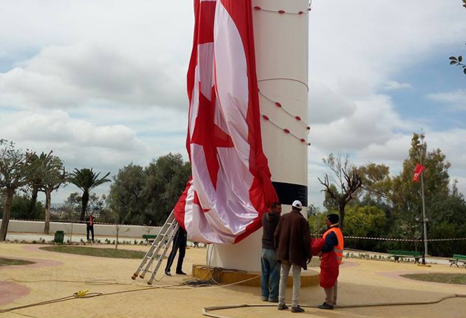 Le drapeau géant ne s’est pas évaporé
