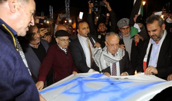 Des marocains protestent contre la présence israélienne au COP 22     
