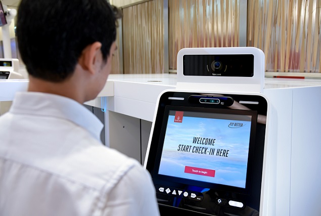 Emirates améliore l'expérience des passagers dans les aéroports avec des bornes de libre enregistrement à Dubaï