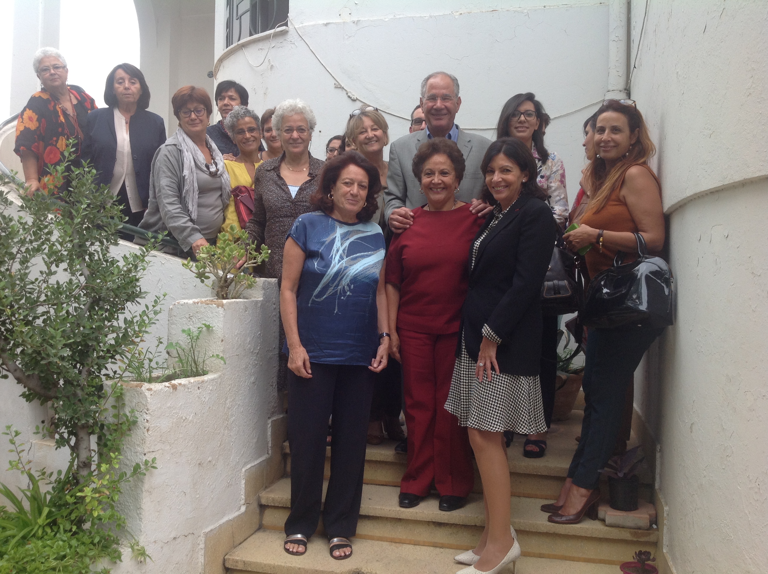 La maire de Paris Anne Hidalgo rencontre un groupe de Tunisiennes