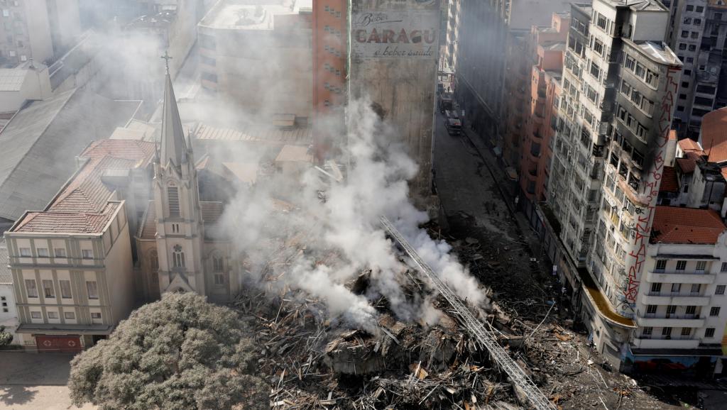 Effondrement d'une tour de 24 étages en plein centre de Sao Paulo