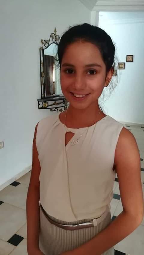 La photo du jour : la jeune élève de Kasserine qui a obtenu la meilleure moyenne au concours de la Sixième