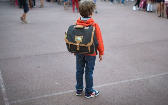 Un enfant de 7 ans oublié par ses parents à l’école le jour de la rentrée