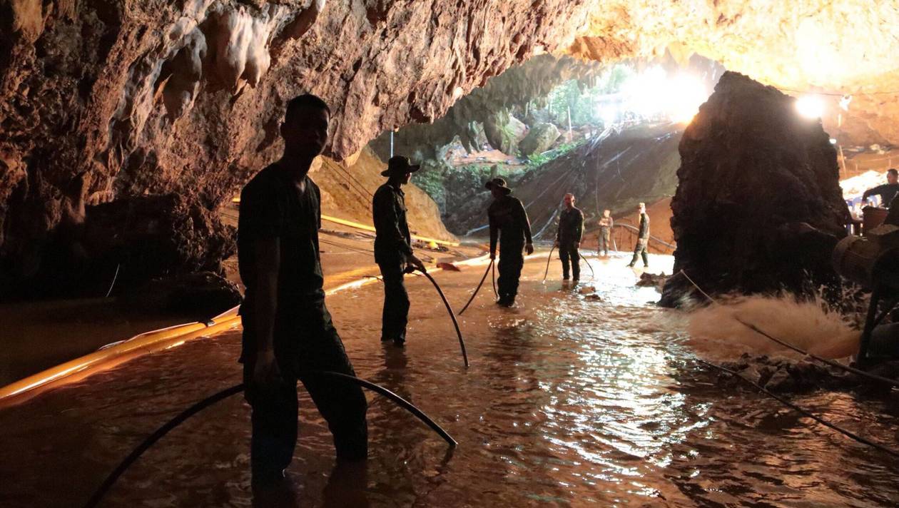 Lancement de l’opération d’évacuation des enfants bloqués dans une grotte en Thaïlande