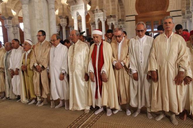 Mohamed Ennaceur effectue la prière de l'Aïd El-Fitr à la mosquée Malek Ibn Anas à Carthage
