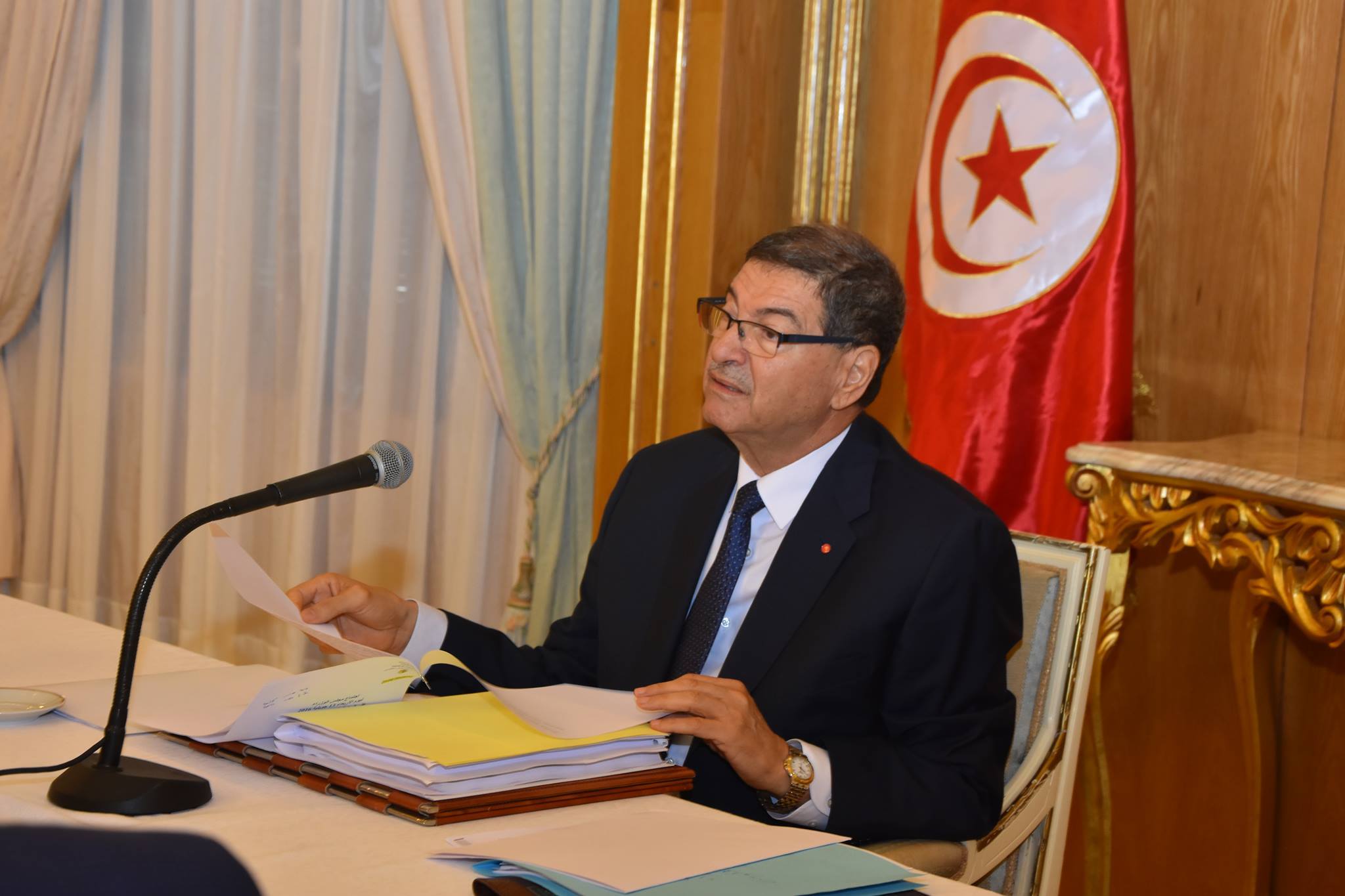 Poussé vers la sortie, Habib Essid va-t-il se mettre en réserve de la République ?