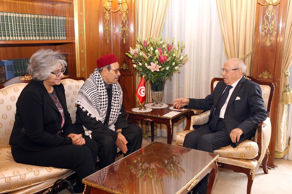 Béji Caïd Essebsi reçoit le père et la veuve de Belaid 