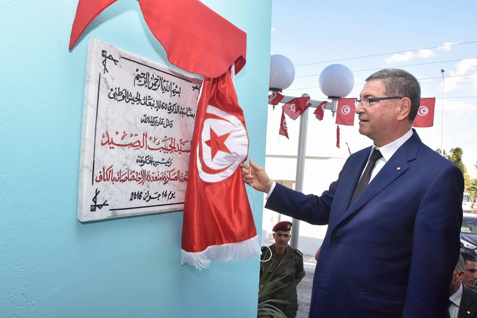 Habib Essid inaugure une clinique militaire au Kef