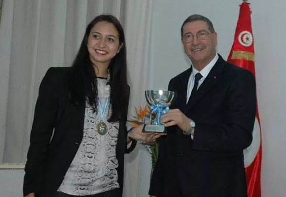La championne tunisienne Sarra Besbes reçue par Habib Essid 