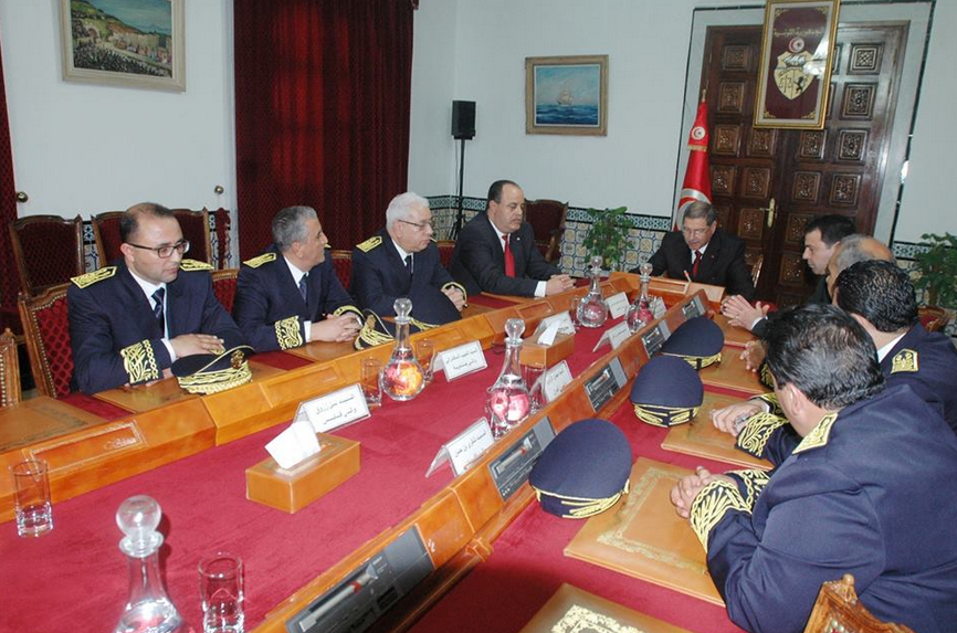 Habib Essid se réunit avec les nouveaux gouverneurs 