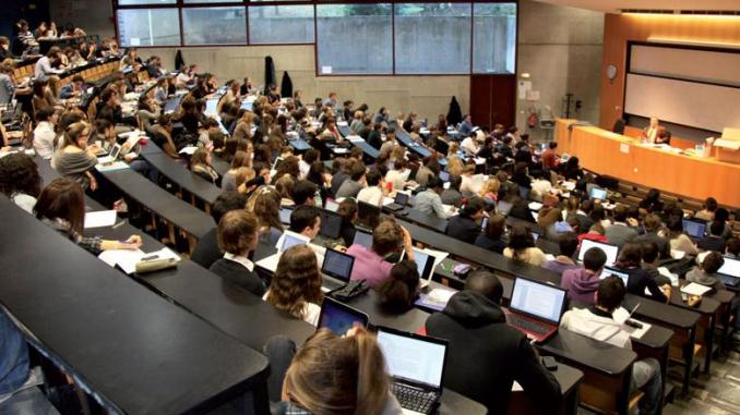 Plus de vingt mille étudiants tunisiens non boursiers poursuivent leurs études supérieures à l’étranger