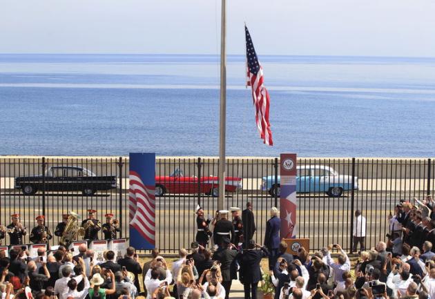 Cinquante-quatre ans après, le drapeau américain flotte à nouveau à Cuba