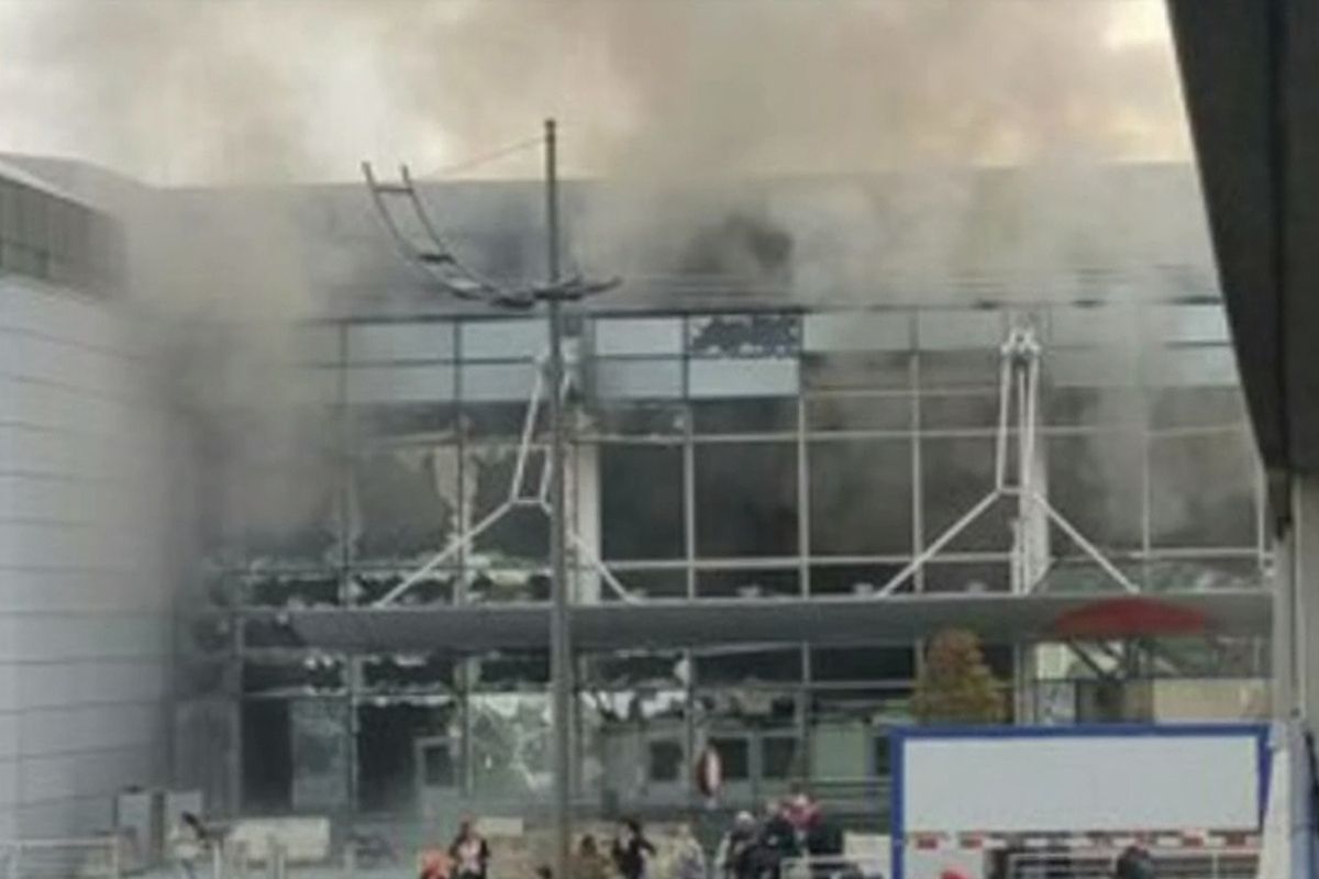 Explosions à l'aéroport de Bruxelles: Le bilan s'alourdit, 10 morts et 30 blessés
