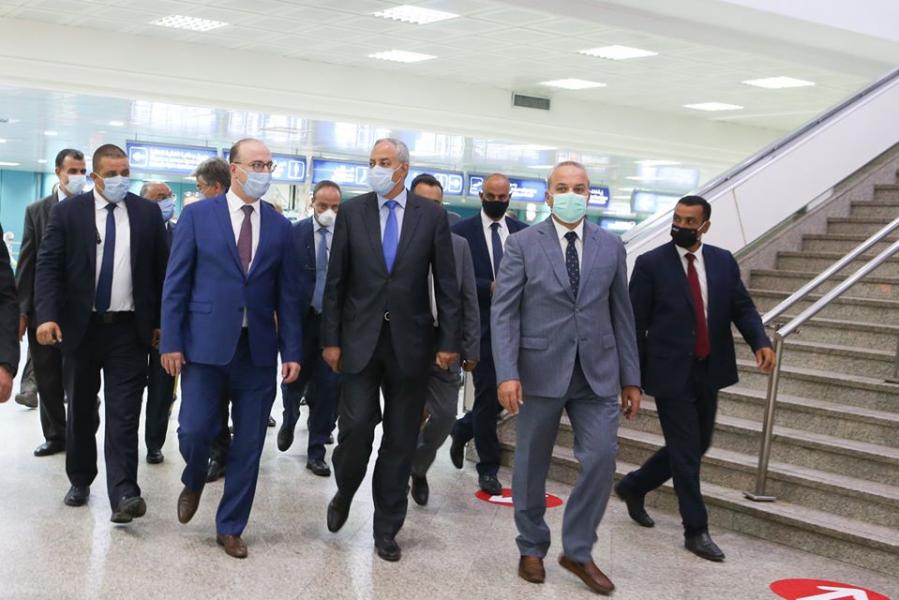Covid-19 : Fakhfakh appelle à accroitre les dépistages des employés de l’aéroport Tunis Carthage