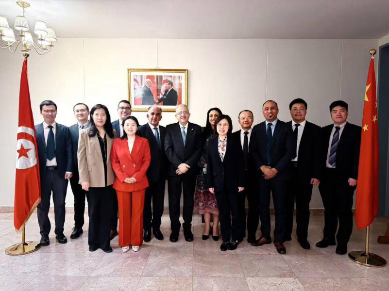 Tunisie-Chine : Réunion de Ferjani avec des sociétés chinoises d’équipements médicaux et de vaccins