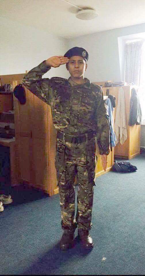 Le fils de Slim Riahi en tenue militaire britannique: quel message aux Tunisiens