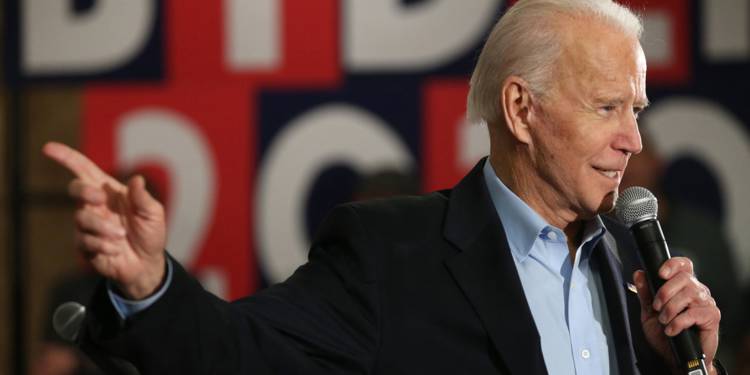 Joe Biden se fracture le pied suite à une glissade