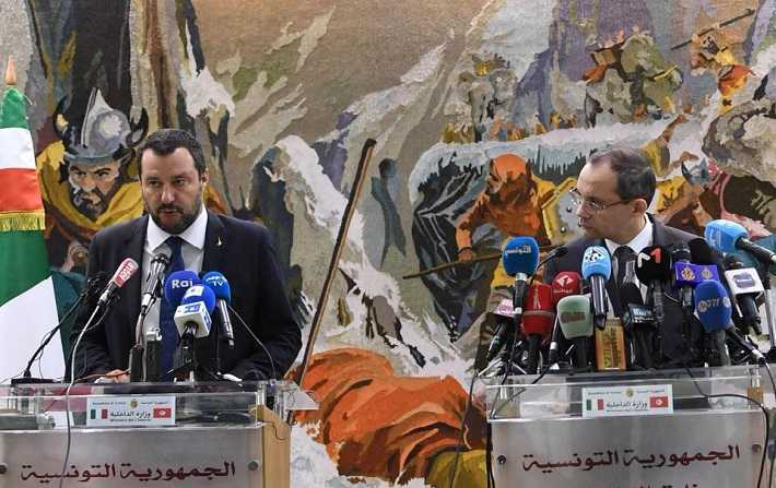 Photo du jour : Salvini reçu en Tunisie sous la fresque de Hannibal traversant les Alpes.