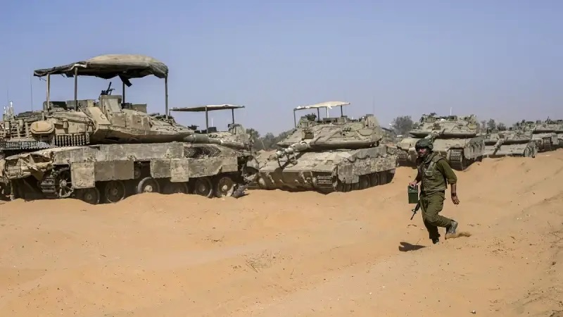 Le centre de Gaza bombardé, les chars s'enfoncent dans Rafah…