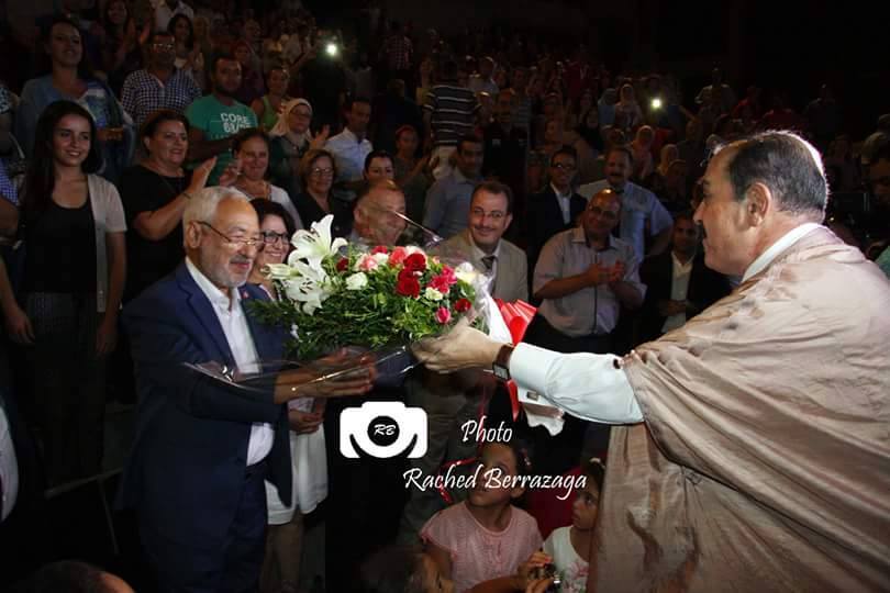Le bouquet de Lotfi Bouchnak à Rached Ghannouchi qui alimente la toile