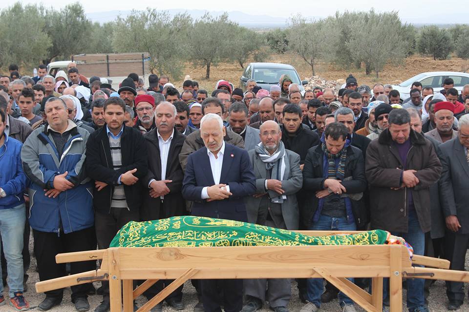 Enterrement de la femme du gouverneur de Tozeur, Ghannouchi a dirigé la prière mortuaire