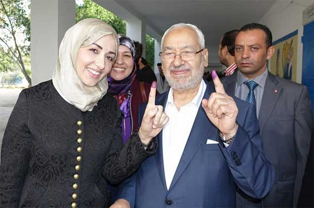 Présidentielle: Rached Ghannouchi vote en famille à Ben Arous