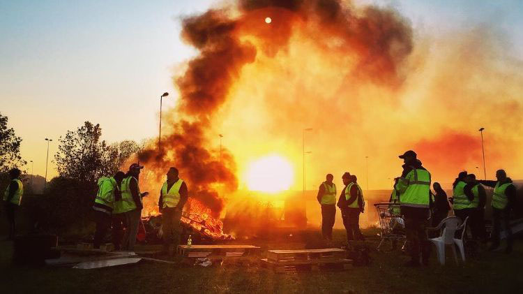 Gilets Jaunes: Saisie de 28 cocktails Molotov et 3 bombes artisanales 