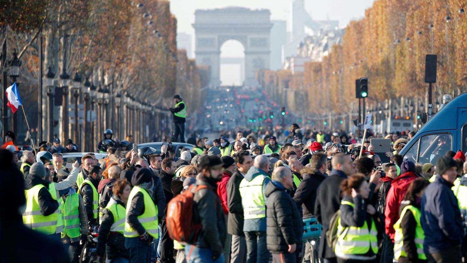 Les gilets jaunes appellent à bloquer Paris le 24 novembre