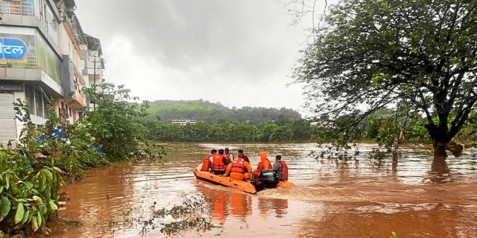 Inde: Au moins 76 morts dans des glissements de terrain