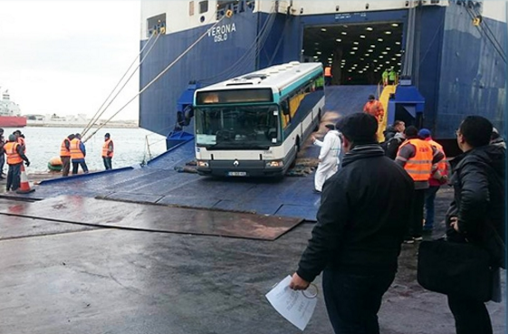 Cent bus d'occasion importés de France arrivent au port de La Goulette